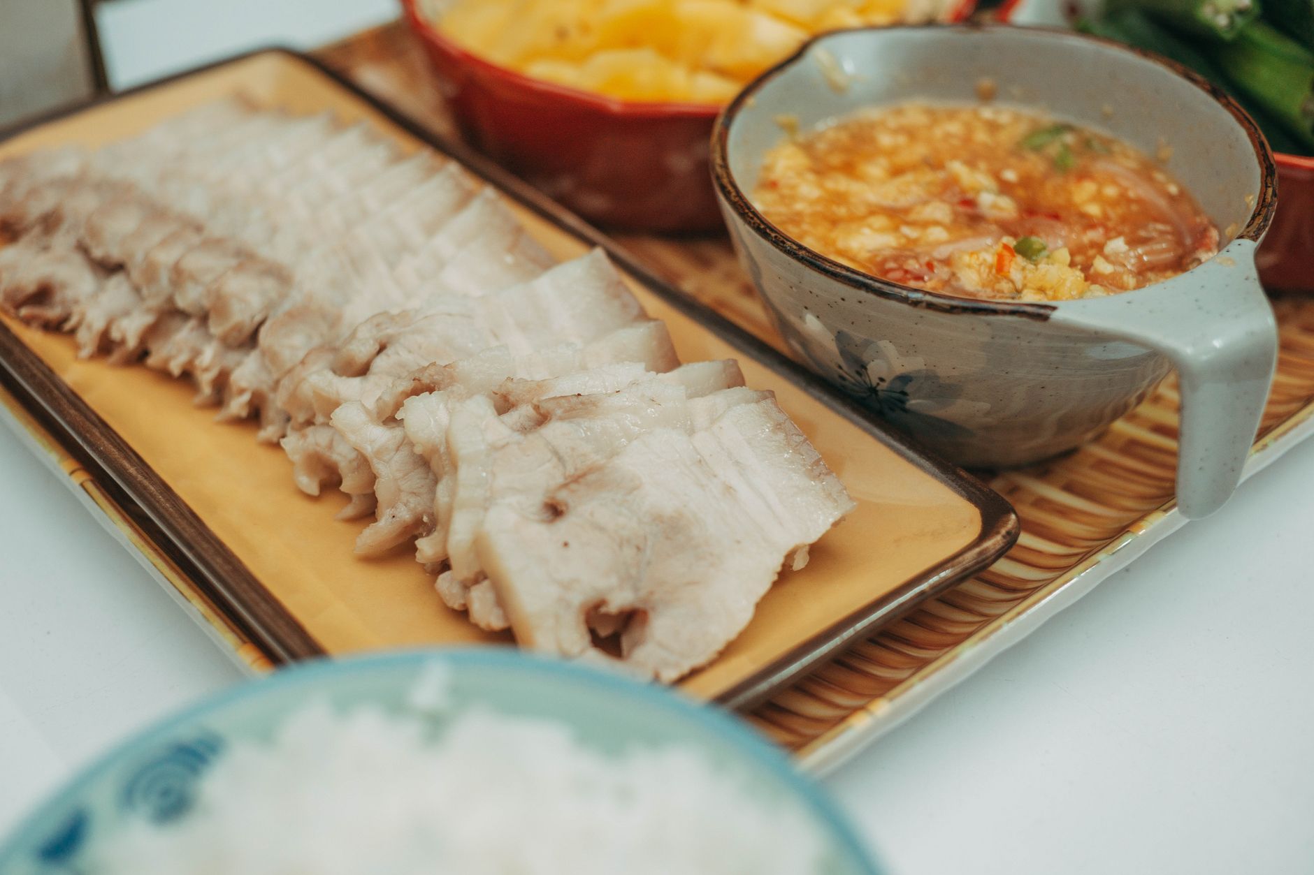 Bossam name meaning comparison showing bossam centered on wraps and accompaniments while suyuk centers on cooked meat